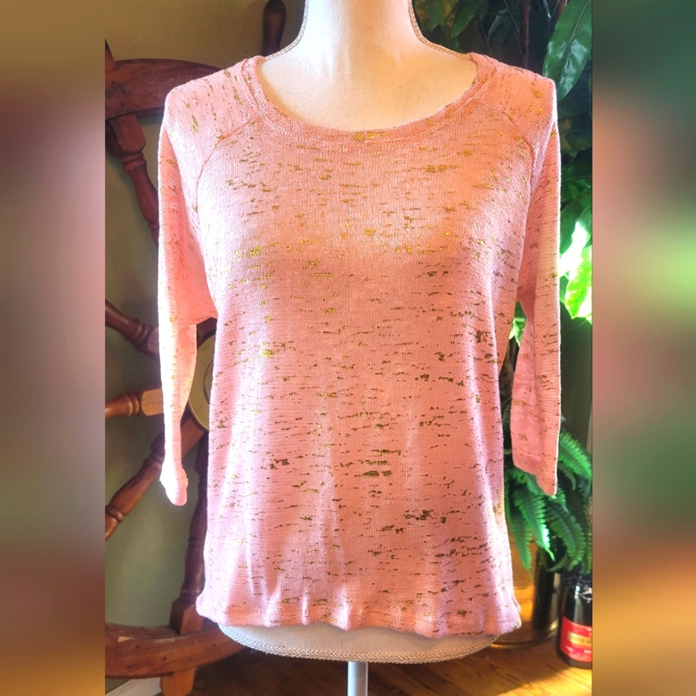 No Boundaries Pink Half Sleeve Lightweight Top with Gold Flaking.